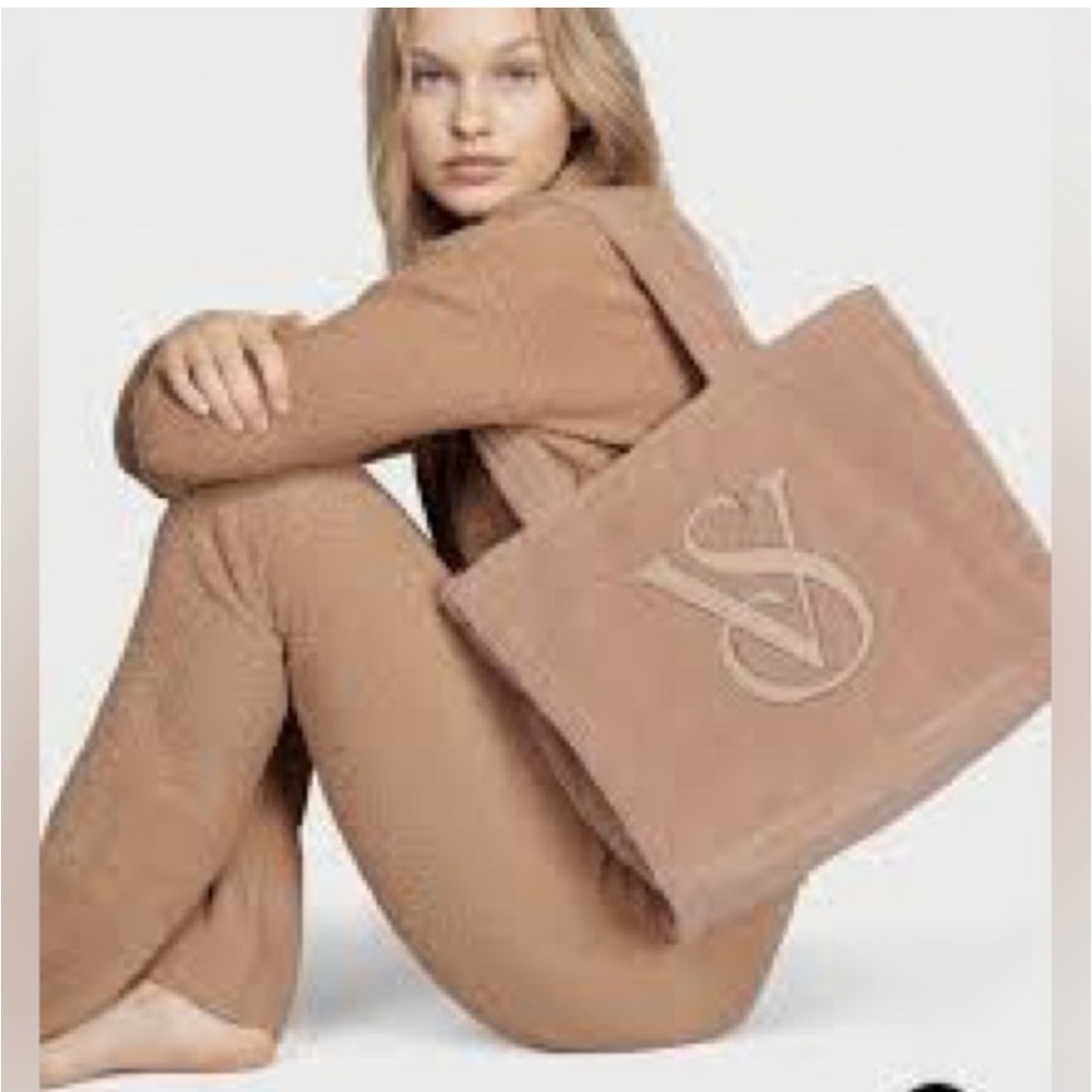 VICTORIA SECRET Cozy Plush Tote Bag